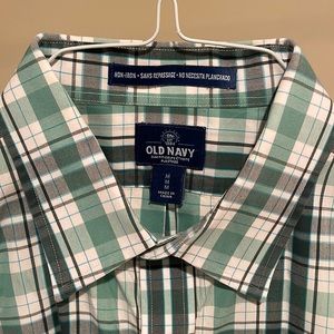 Old Navy Green Patterned Non-Iron Button Down Shirt - M